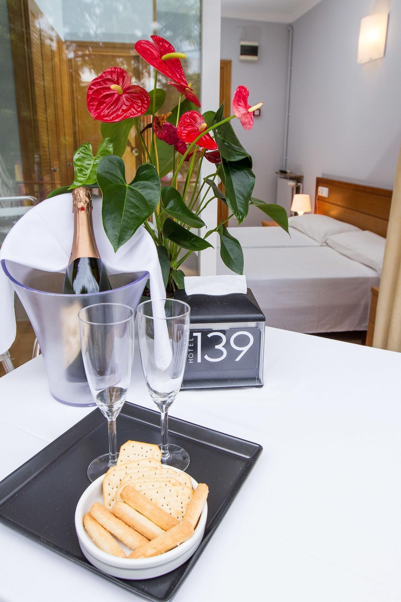 Hotel 139 Castelldefels Eksteriør bilde