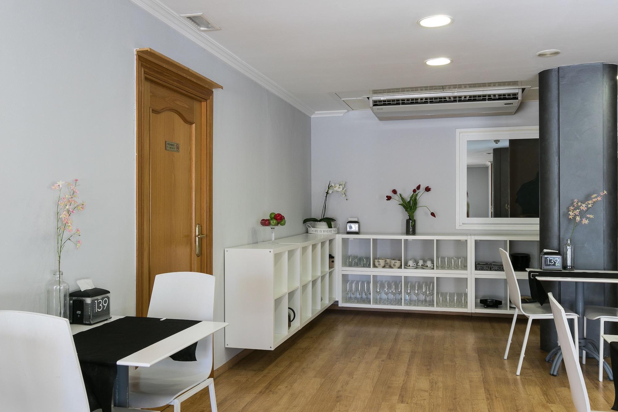 Hotel 139 Castelldefels Eksteriør bilde