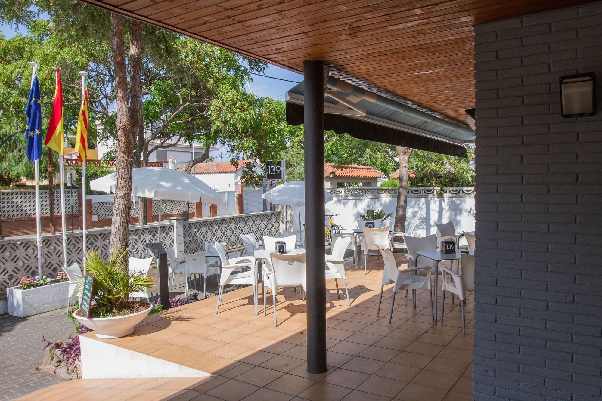Hotel 139 Castelldefels Eksteriør bilde