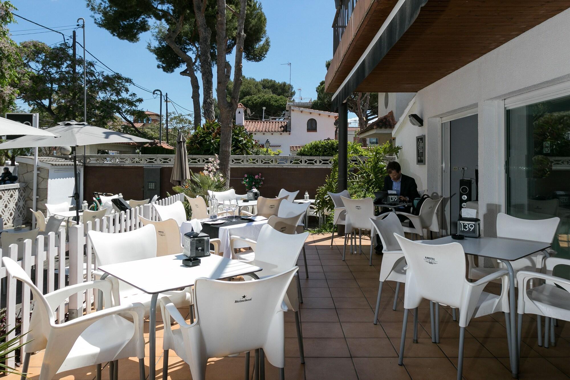 Hotel 139 Castelldefels Eksteriør bilde