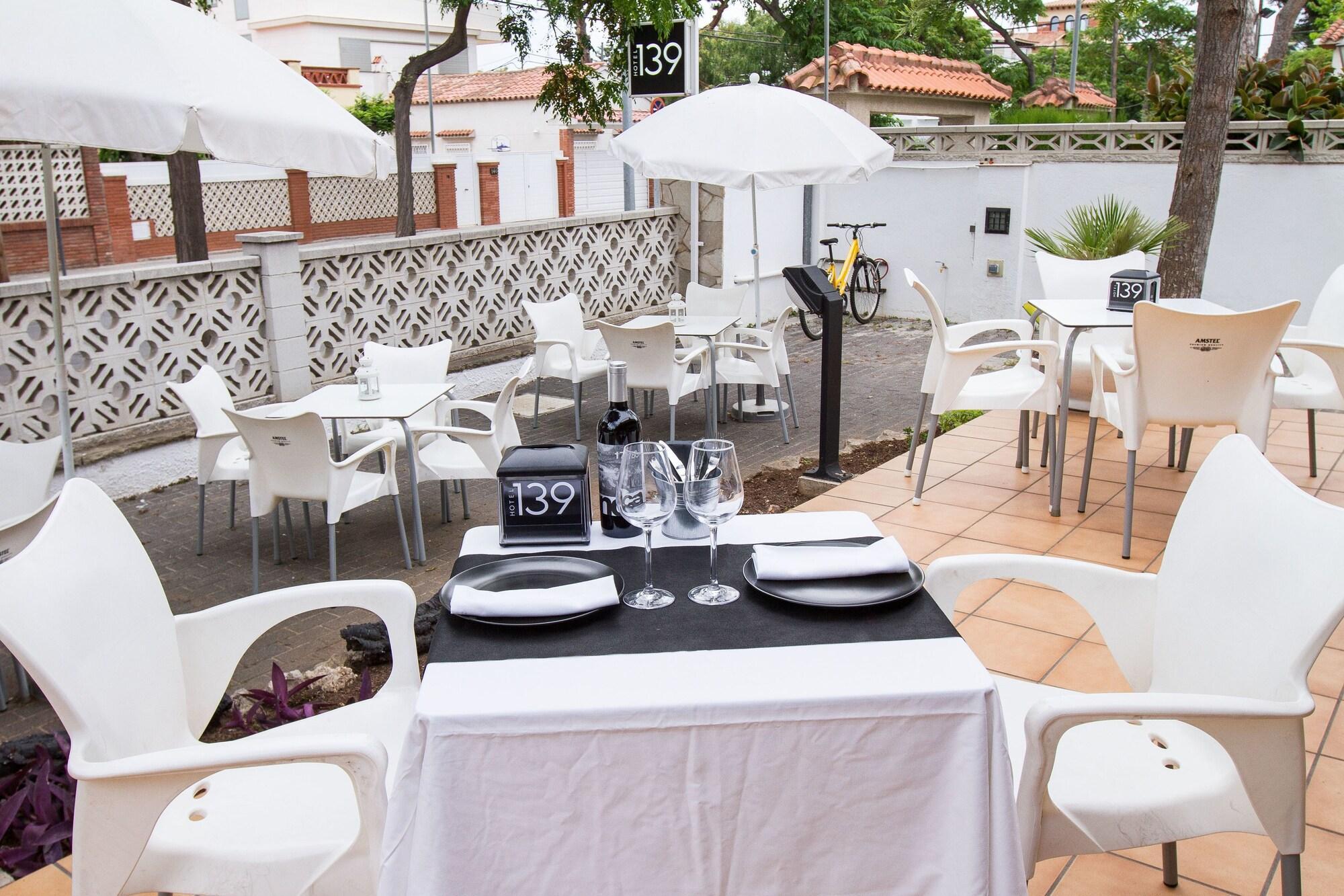 Hotel 139 Castelldefels Eksteriør bilde